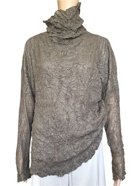 Babette Crinkled High-Neck Long-Sleeve Women's Turtle-Neck Top in Taupe Size L